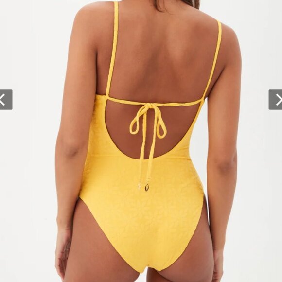 NWT, Trina Turk Joplin Jacquard Petal Cutout Plunge Swimsuit, Daisy, Size 14 - Picture 2 of 8